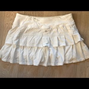Lulu lemon white pleated skirt